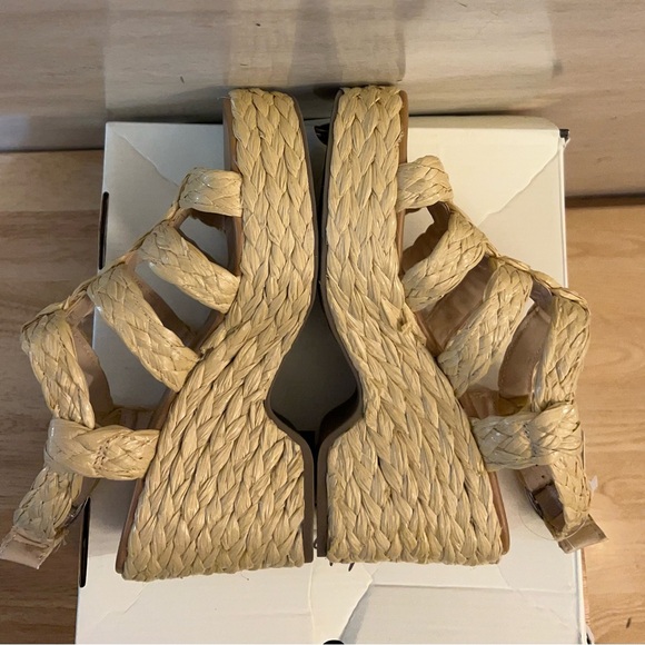 NIB-With Tags A.N.A. Merlin wedge sandals with a natural raffia upper - Picture 6 of 10